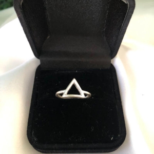 Anel Triângulo Vazado - Prata 925