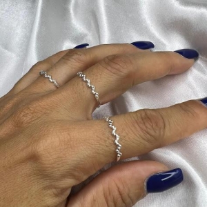 Anel Zigue Zague com Bolinhas (Und) - Prata 925