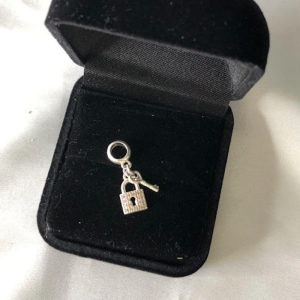 Berloque Chave e Cadeado Cravejado - Prata 925