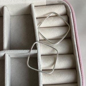 Brinco Argola Quadrada Pequena - Prata 925