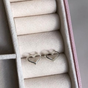 Brinco Coração Vazado Liso - Prata 925