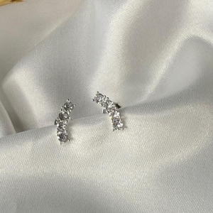 Brinco Ear Cuff Cravejado Zircônias - Prata 925