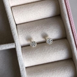 Brinco Flor Cravejado Zircônias Pequeno 2º ou 3º Furo P - Prata 925