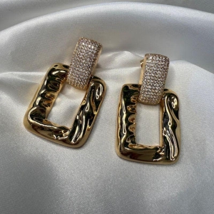 Brinco Grande  Retangular com Zircônia - Banhado a Ouro 18k