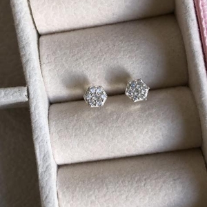 Brinco Hexágono Cravejado Zircônias Pequeno - Prata 925