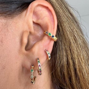 Argola com Detalhe de Zircônias Coloridas - Banhado a Ouro 18k