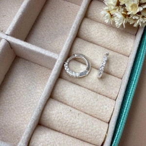 Brinco Argola Click Cravejadas Zircônias - Prata 925