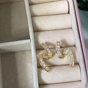 Brinco em S Cravejado Zircônias - Banhado a Ouro 18k