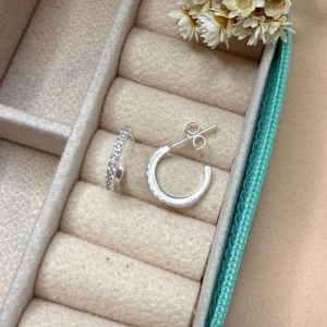 Brinco Meia Argolinha Cravejada  - Prata 925