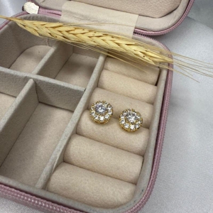 Brinco Redondo Cravejado Zircônias Pequeno - Banhado a Ouro 18K