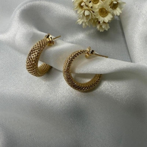 Brinco Semi Argola Telinha Vazada - Banhado a Ouro 18K