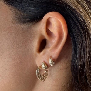 Brinco Semi Argola Trama Vazada - Banhado a Ouro 18k