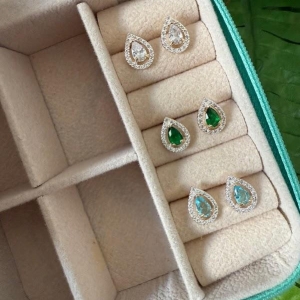 Brinco Gota Delicada Azul Cravejada Zircônias - Banhado a Ouro 18k