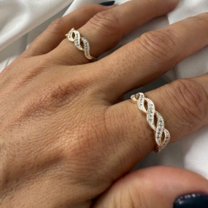 Anel Entrelaçado Cravejado Zircônias - Banhado a Ouro 18k