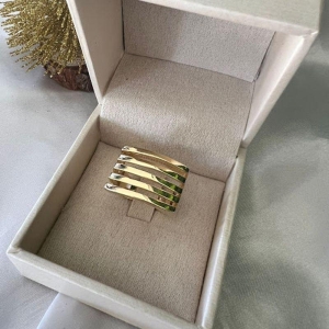 Anel Retangular Detalhes Vazados - Banhado em Ouro 18k