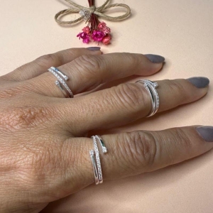 Anel Voltas com Cravejado Zircônias (UND)- Prata 925