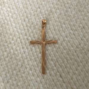 Pingente Grande Cruz Detalhes - Banhado a Ouro 18k