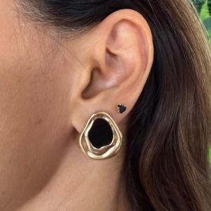 Brinco Orgânico com Resina Preto - Banhado em Ouro 18k