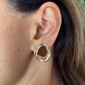 Brinco Orgânico Resina Marrom - Banhado em Ouro 18k