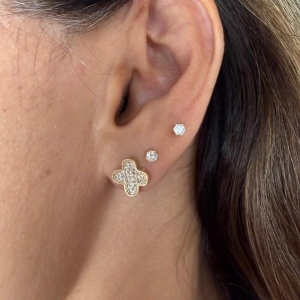 Brinco de Trevo Cravejado de Zircônias (Par) - Banhado a Ouro 18k