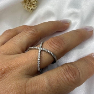 Anel em X Cravejado com Zircônias - Banho em Ródio