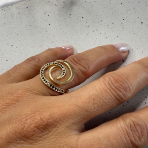 Anel Espiral Cravejado Zircônias Negras - Banhado a Ouro 18k