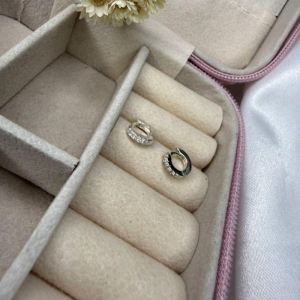 Argolinha Pequena Cravejada Zircônias - Prata925