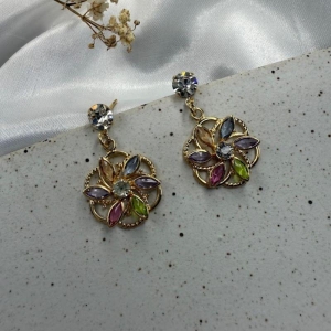 Brinco Flor Cravejado Zircônias Coloridas - Banhado a Ouro 18k