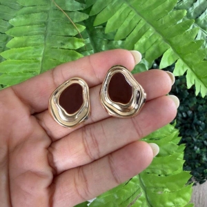 Brinco Orgânico Resina Marrom - Banhado em Ouro 18k