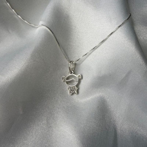 Colar Pingente Menina Cravejada Zircônias - Prata 925