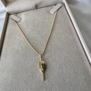 Colar Pingente Raquete Beach Tennis - Banhado a Ouro 18k