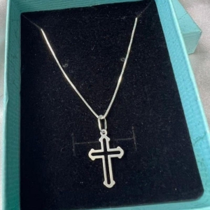 Pingente Cruz Pequena Vazada - Prata 925