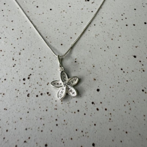 Pingente Flor Cravejado Zircônias - Prata 925
