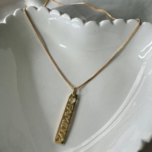 Pingente Plaquinha Familia - Banhado a Ouro 18K