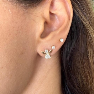 Brinco Anjo Cravejado com Zircônias e Asa Lisa - Banhado a Ouro 18k