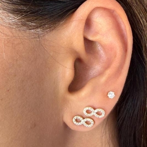 Brinco Infinito Pequeno Cravejado Zircônia (Par) - Banhado a Ouro 18k