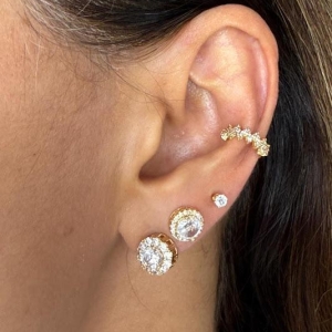 Brinco Ponto de Luz Rodeado de Zircônias Médio (Par)- Banhado a Ouro 18k