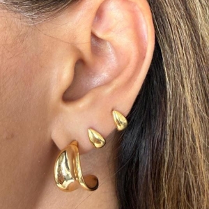 Brinco Semi Argola Orgânica com Forma Assimétrica - Banhado a Ouro 18k