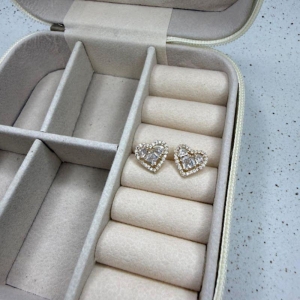 Brinco Coração com Zircônias  - Banhado a Ouro 18K