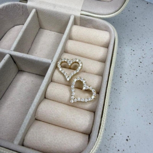 Brinco Coração Vazado com Zircônias - Banhado a Ouro 18k