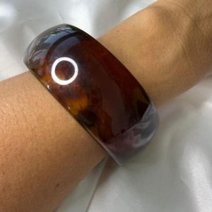 Bracelete Redondo Maximalista Acrílico Marrom