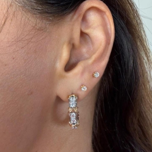 Brinco Semi Argola Cravejado em X Inspiração Joia Ródio e Dourado - Banhado a Ródio