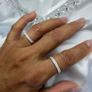 Aparador / Meia Aliança Cravejada Zircônias - Prata 925