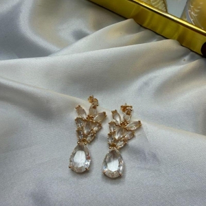 Brinco com Gotas de Zircônia - Banhado a ouro 18k