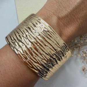 Bracelete Maxi Frisado com Textura -