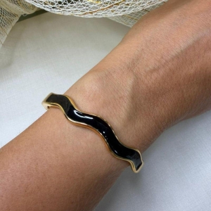 Bracelete Onda Resina Preto - Banho Verniz Italiano