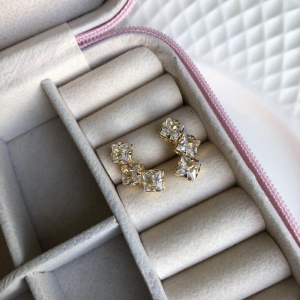 Brinco Earcuff de Zircônias Quadradas - Banhado a Ouro 18k