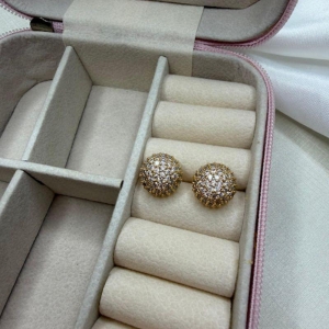 Brinco Meia Esfera Com Zircônias  - Banhado a Ouro 18k
