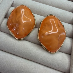 Brincos Orgânicos Resinado Laranja e Contorno Dourado