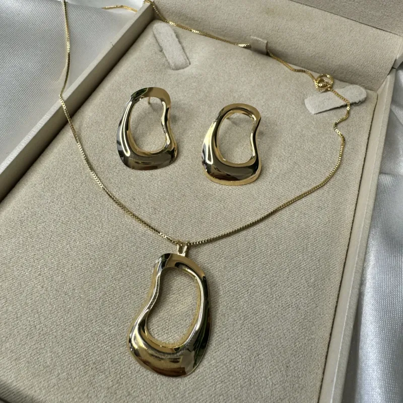 Conjunto Colar e Brinco Orgânico - Banhado a Ouro 18K